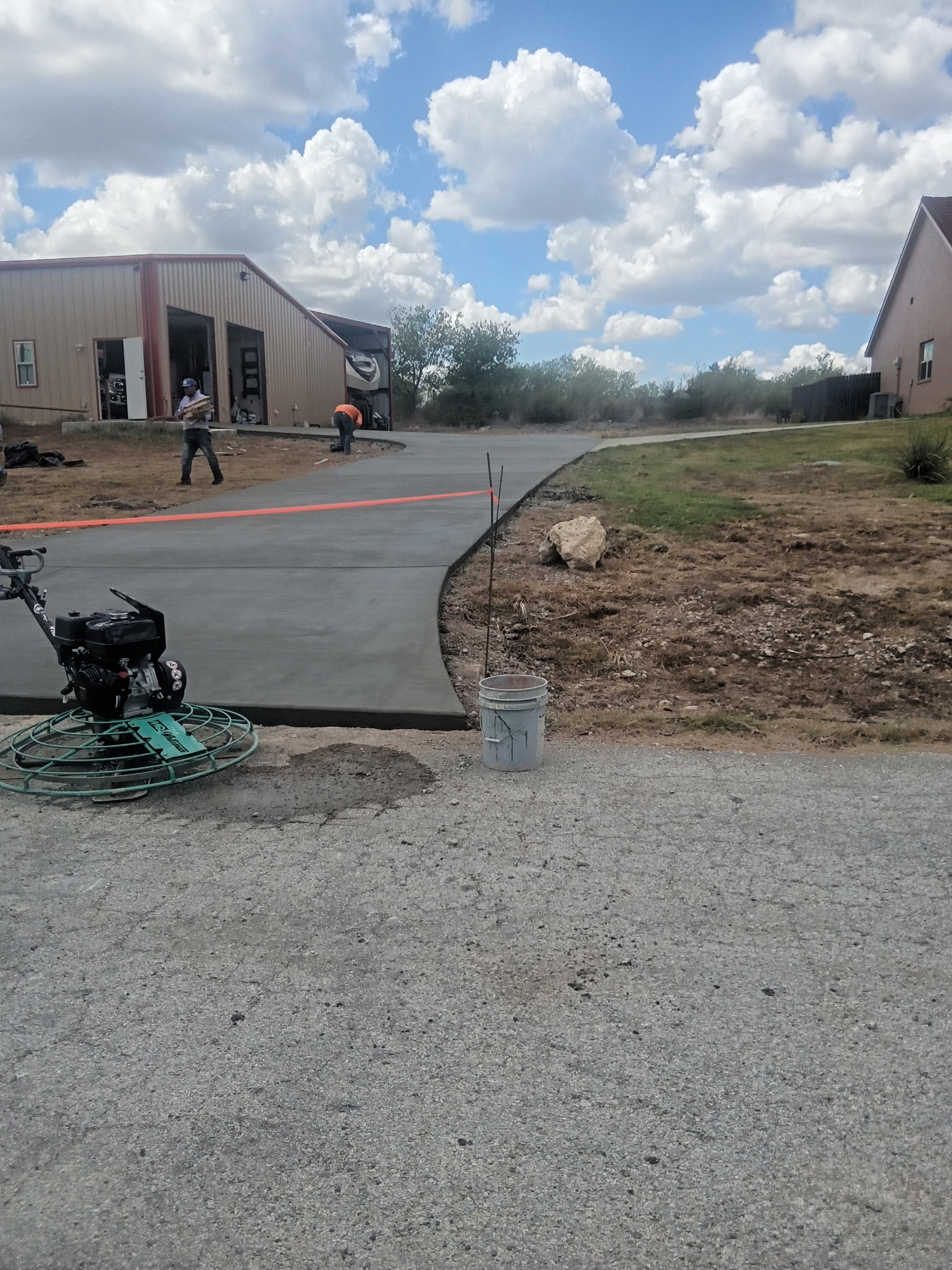 Approach & Driveway